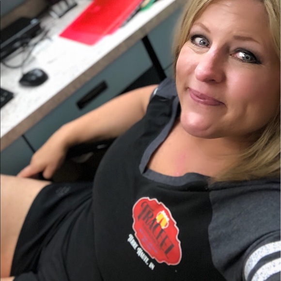 Meet your Posher, Traci - Picture 6 of 7